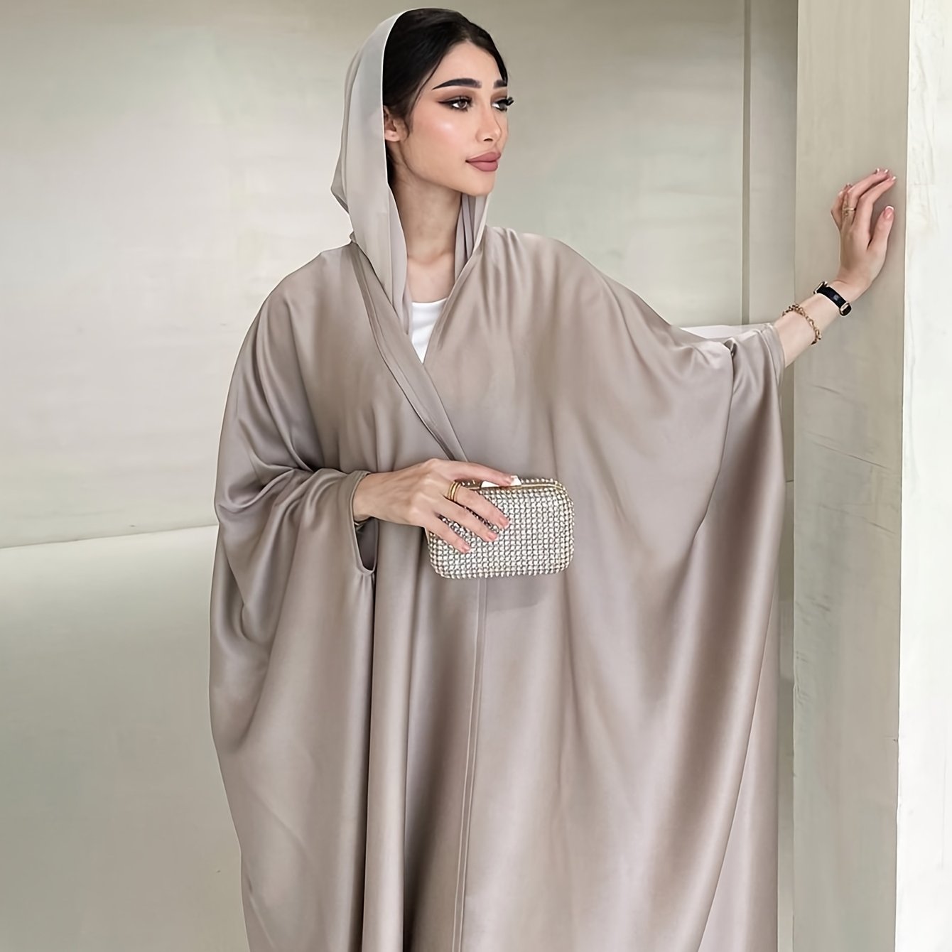 Middle Eastern Special Fashion for Muslim Women, Featuring a Easy, Elegant, And Stylish Loose Batwing Sleeve Abaya Robe