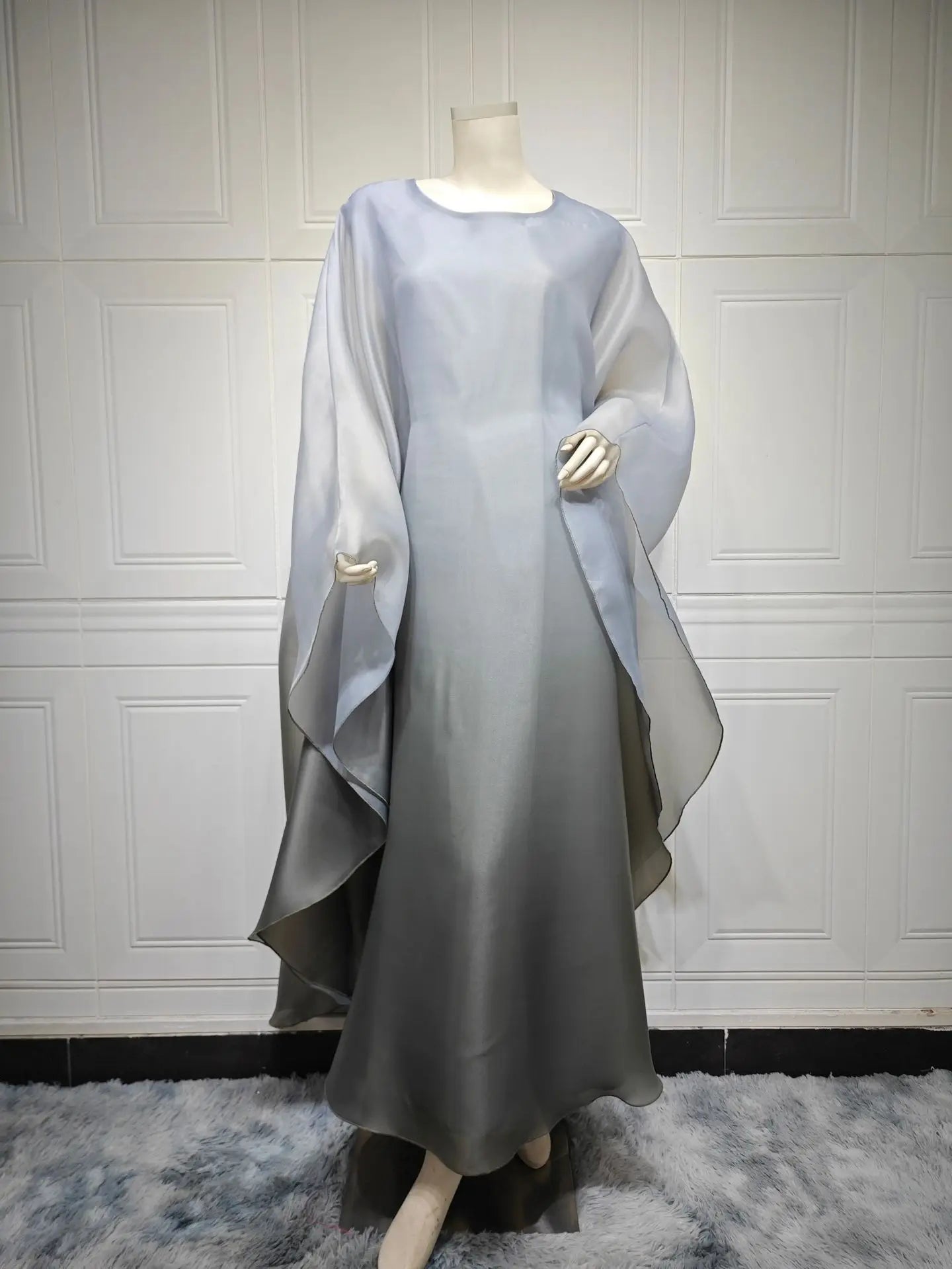 فستان نسائي طويل متدرج الألوان بأكمام جناح الخفاش – عباية أنيقة ساتان للمناسبات والإطلالات الراقية