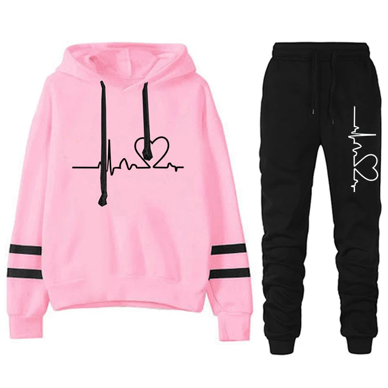 طقم رياضي نسائي عصري – هودي مخطط مع بنطال رياضي مريح