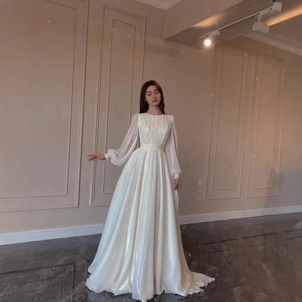 فستان نسائي طويل أنيق بكسرات وأكمام منفوخة – عباية محتشمة بتصميم راقٍ مناسبة لرمضان والمناسبات