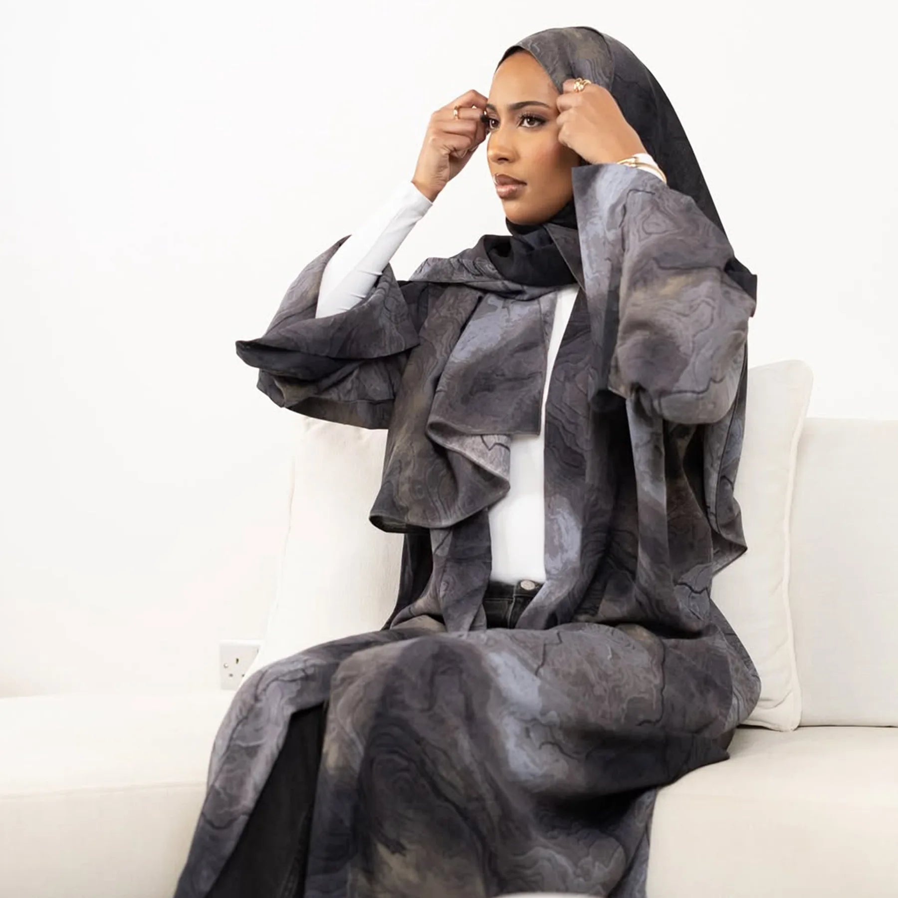 عباية نسائية مفتوحة مع شال مطبوع – طقم أنيق قطعتين مناسب للعيد والمناسبات