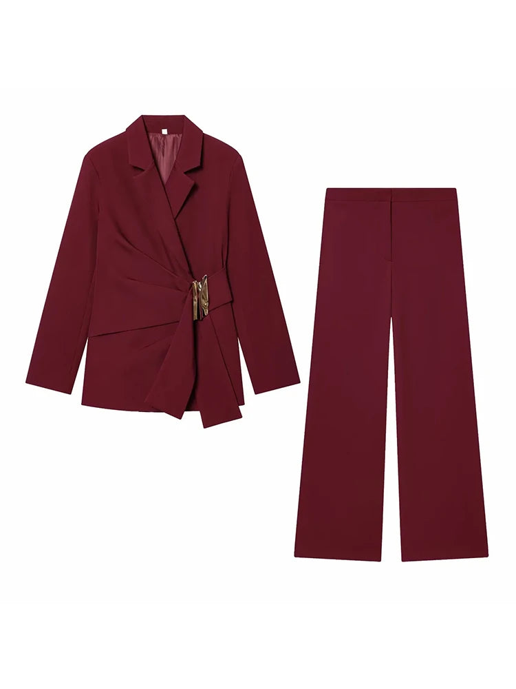 طقم نسائي أنيق قطعتين – بليزر بأكمام طويلة مع بنطال مستقيم عصري