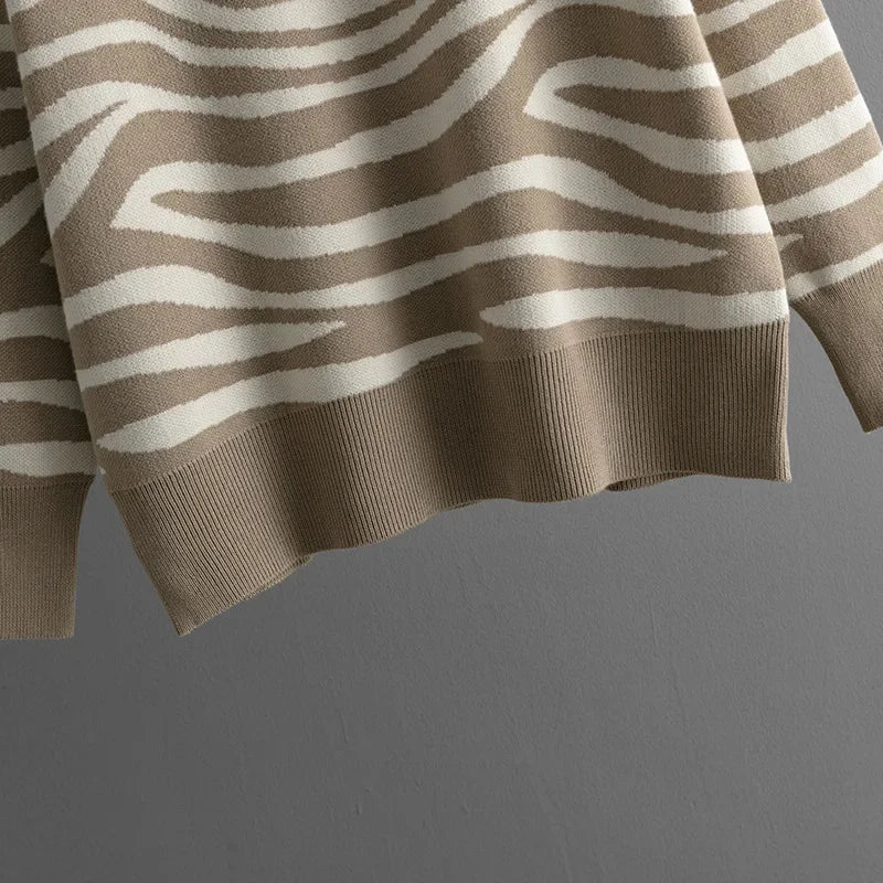 طقم نسائي شتوي محبوك قطعتين – كنزة بنقشة ليوبارد مع بنطال حريم بخصر مرتفع