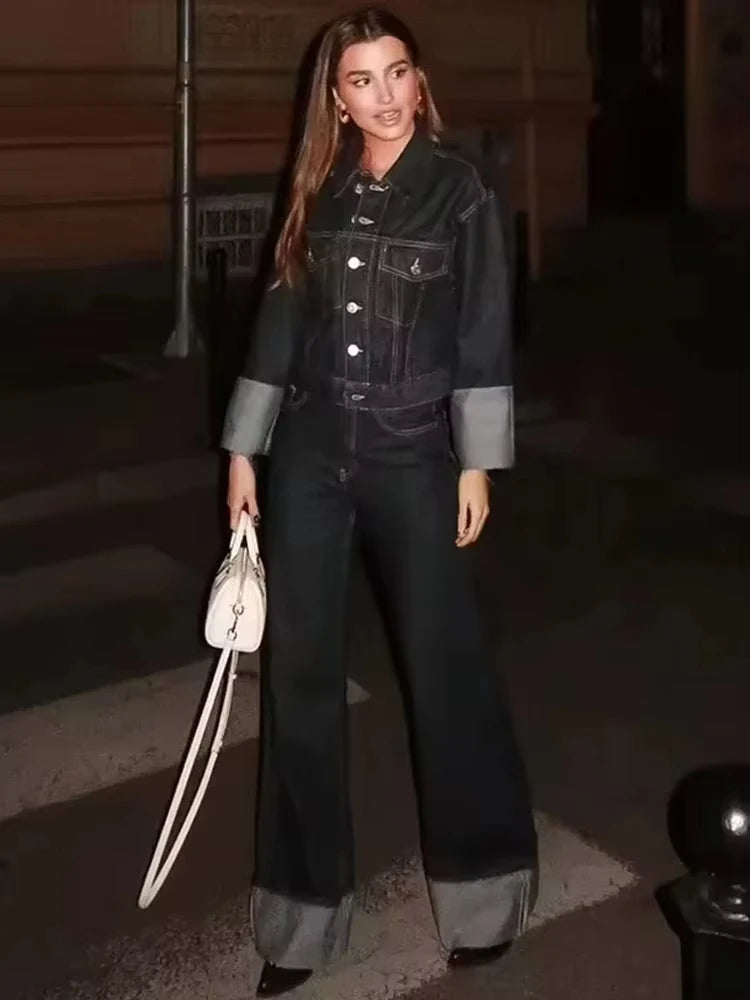 طقم جينز نسائي عصري – جاكيت قصير بأزرار مع بنطال واسع أنيق