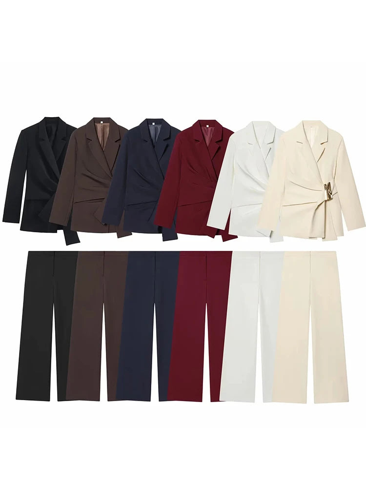 طقم نسائي أنيق قطعتين – بليزر بأكمام طويلة مع بنطال مستقيم عصري