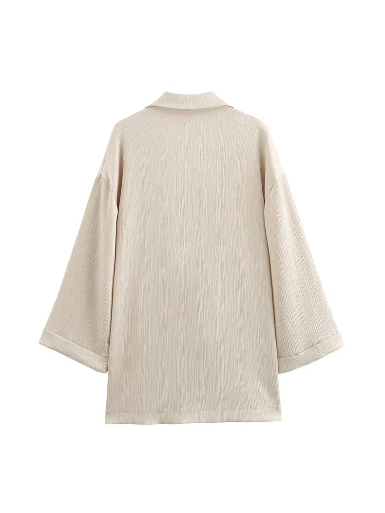 طقم نسائي رسمي أنيق – بليزر بأزرار مزدوجة مع بنطال واسع