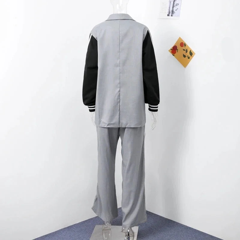 طقم نسائي أنيق قطعتين بأسلوب كوري – بليزر مخطط بأزرار مزدوجة مع بنطال أنيق