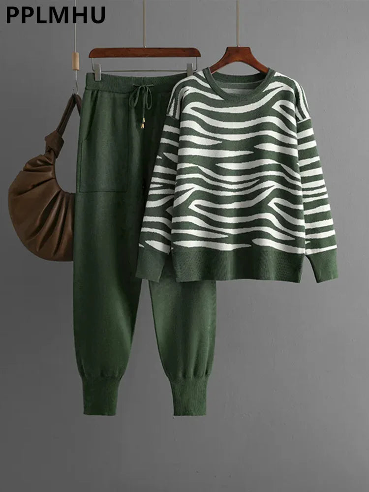 طقم نسائي شتوي محبوك قطعتين – كنزة بنقشة ليوبارد مع بنطال حريم بخصر مرتفع