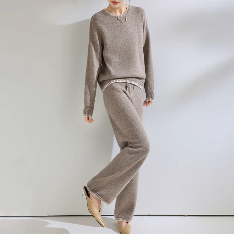 طقم نسائي فاخر 3 قطع – كنزة صوف ميرينو مع بنطال مريح ووشاح أنيق