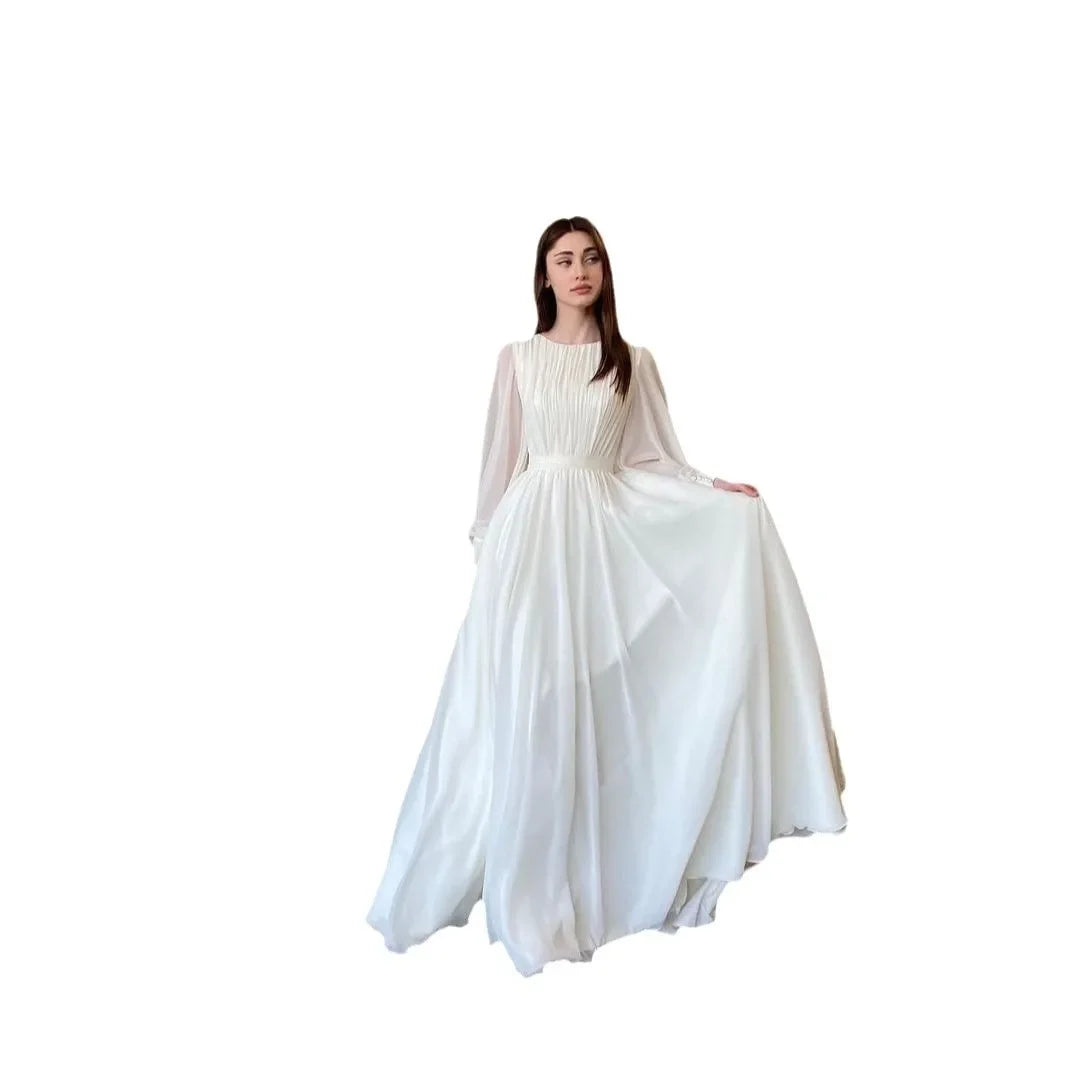 فستان نسائي طويل أنيق بكسرات وأكمام منفوخة – عباية محتشمة بتصميم راقٍ مناسبة لرمضان والمناسبات