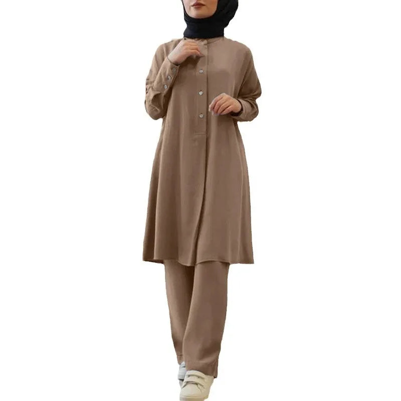 طقم نسائي أنيق قطعتين – قميص بأزرار وبنطال كاجوال عالي الخصر