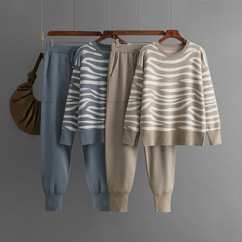 طقم نسائي شتوي محبوك قطعتين – كنزة بنقشة ليوبارد مع بنطال حريم بخصر مرتفع