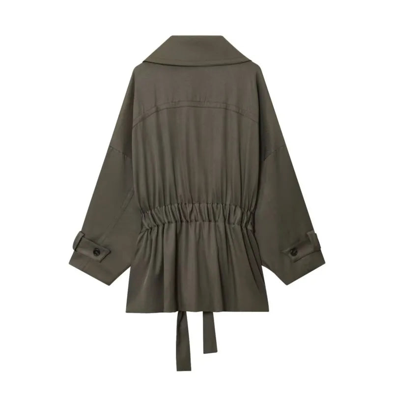 طقم نسائي أنيق من قطعتين – جاكيت بحزام وبنطال واسع بتصميم عصري