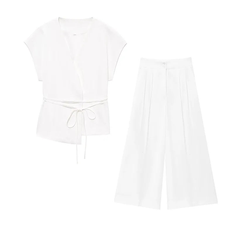 طقم نسائي أنيق قطعتين – بلوزة بدون أكمام بياقة V مع حزام وبنطال واسع