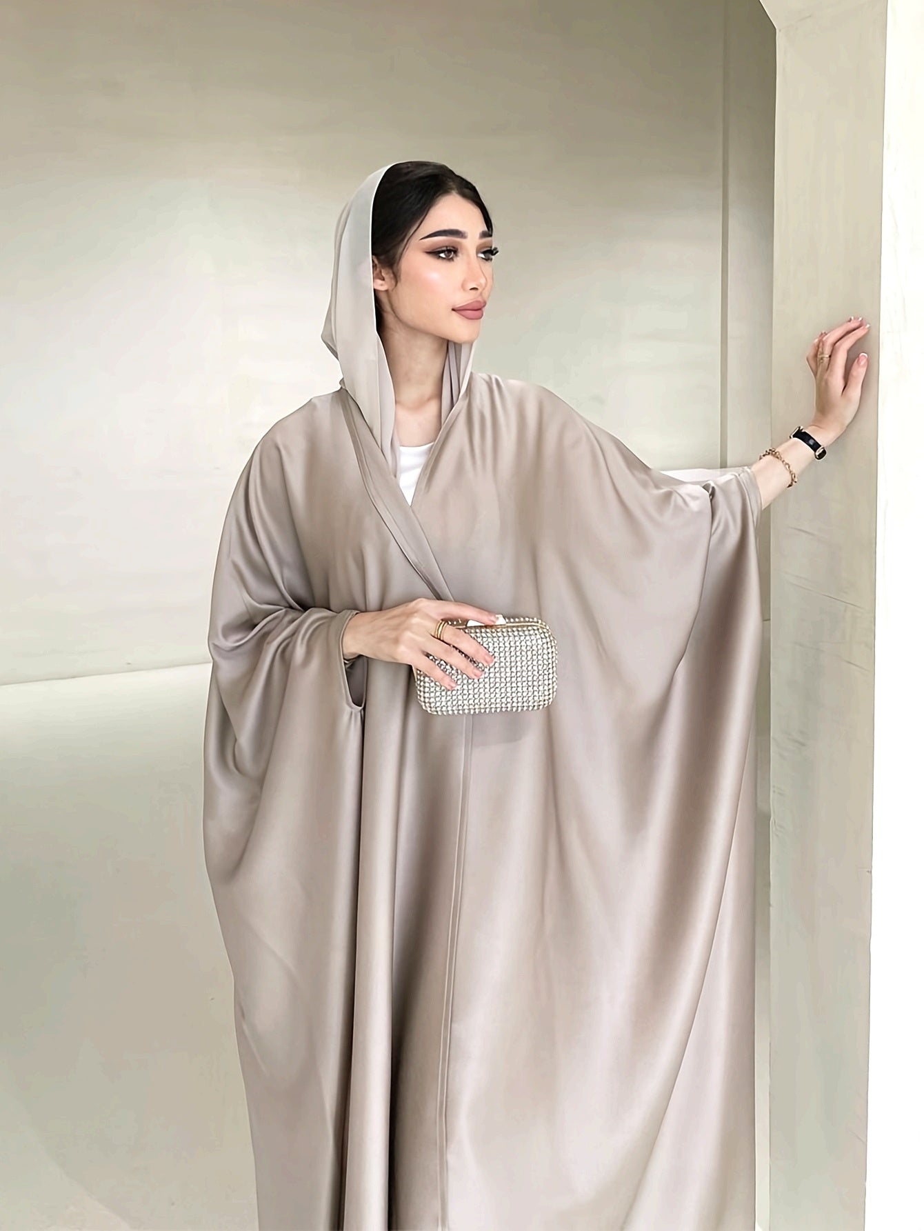 Middle Eastern Special Fashion for Muslim Women, Featuring a Easy, Elegant, And Stylish Loose Batwing Sleeve Abaya Robe
