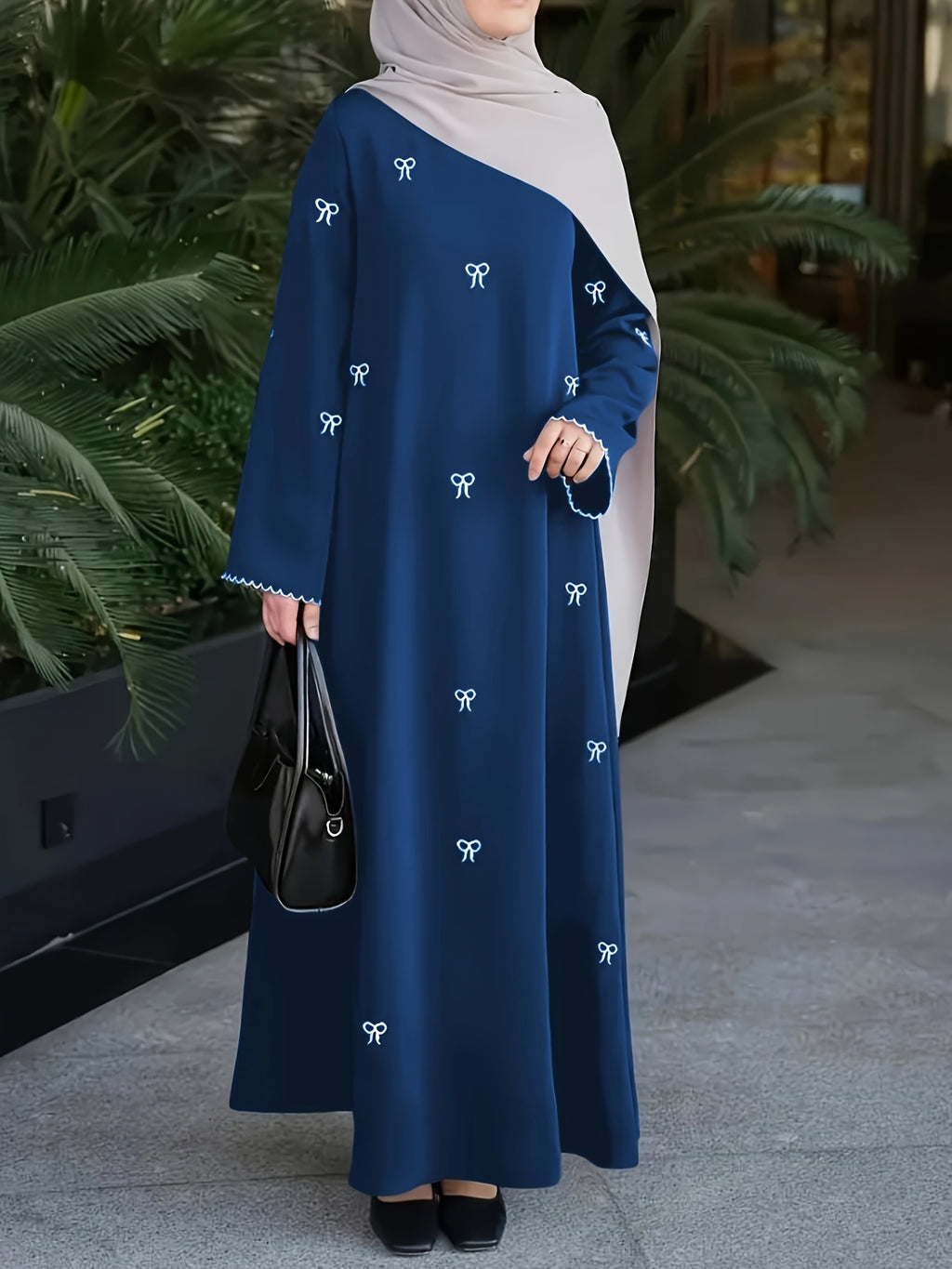 Elegant Long Dress for Middle Eastern Muslims During Ramadan, Featuring Bow Embroidery, Suitable for Casual Outings And Prayers (Abaya Does Not Include a Headscarf)