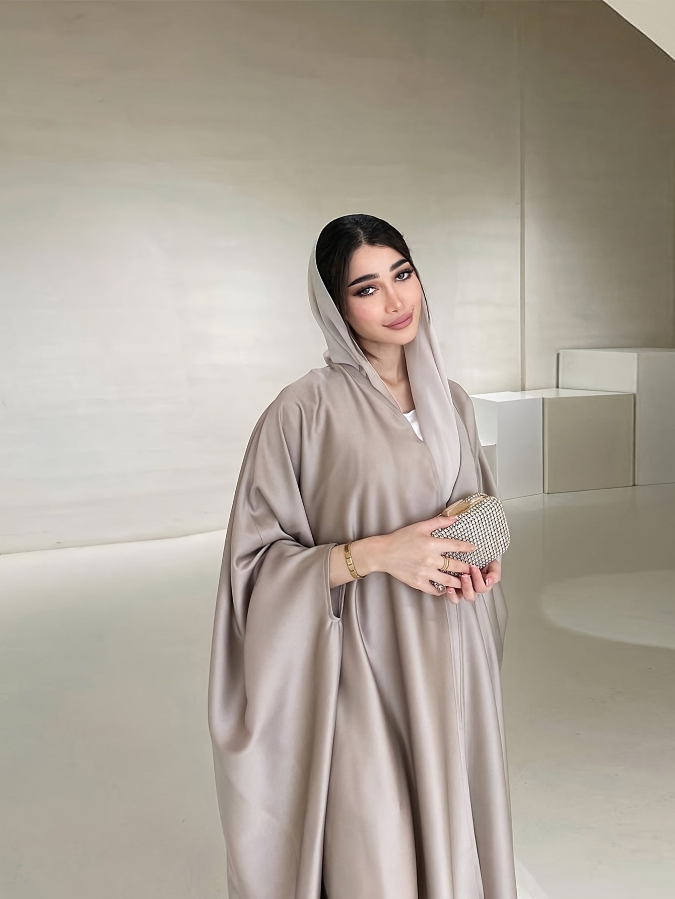 Middle Eastern Special Fashion for Muslim Women, Featuring a Easy, Elegant, And Stylish Loose Batwing Sleeve Abaya Robe