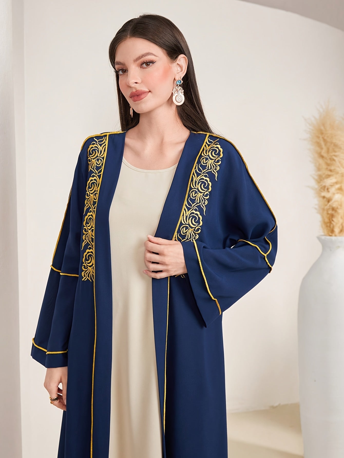 Elegant Embroidered Arab Style Abaya | Long Sleeve, Regular Fit, No Belt, Suitable for All Seasons