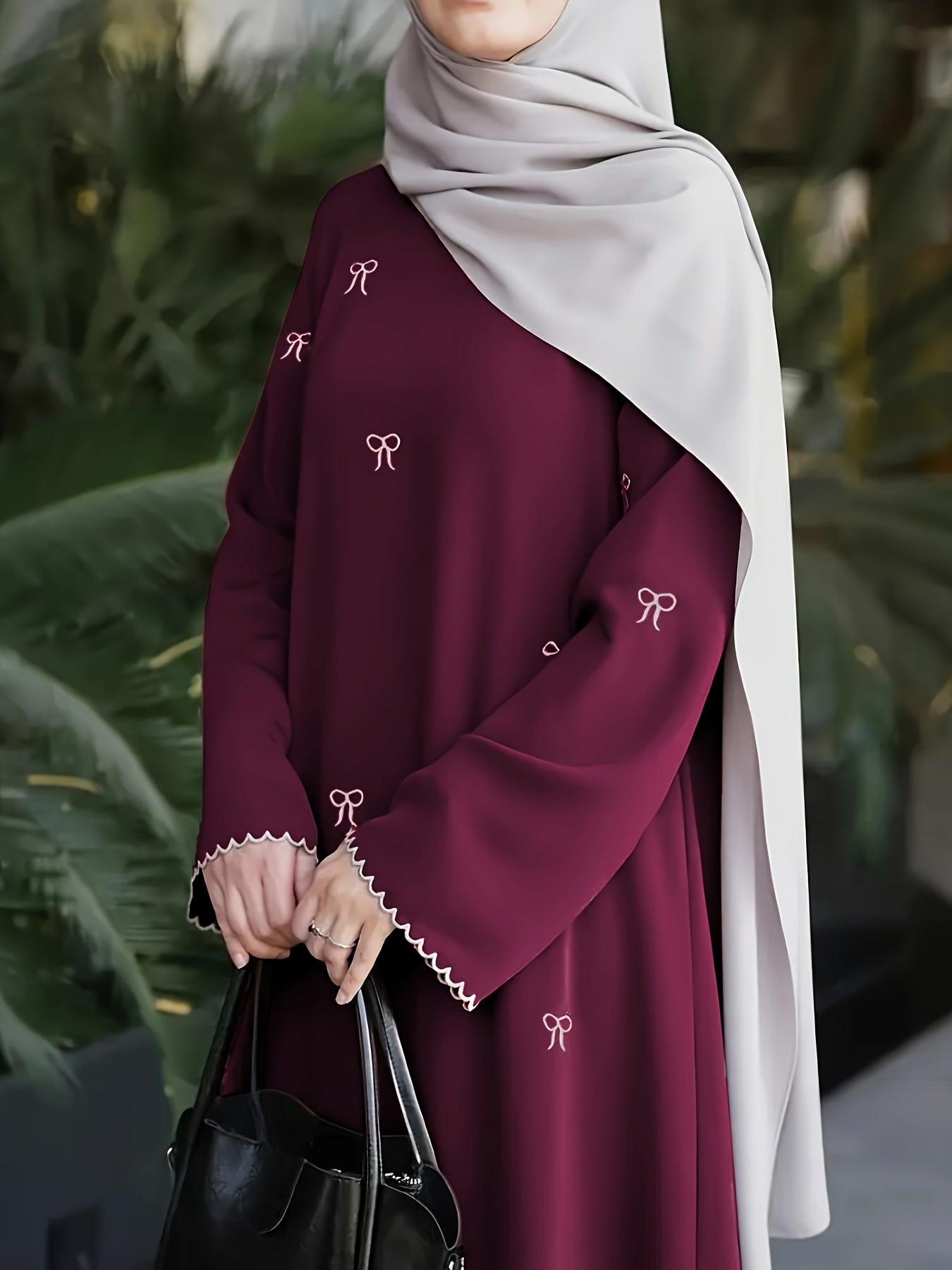 Elegant Long Dress for Middle Eastern Muslims During Ramadan, Featuring Bow Embroidery, Suitable for Casual Outings And Prayers (Abaya Does Not Include a Headscarf)
